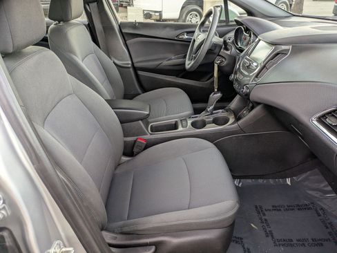 Used 2018 Chevrolet Cruze LT w/ RS Package image 27