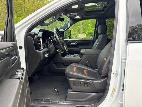 Used 2024 GMC Sierra 2500 AT4 w/ Technology Package AWD/4WD image 29