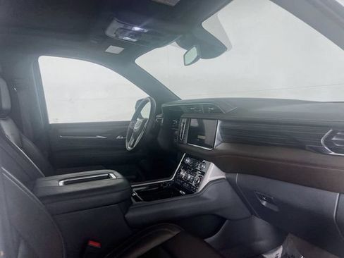 Used 2024 GMC Yukon XL Denali RWD image 9