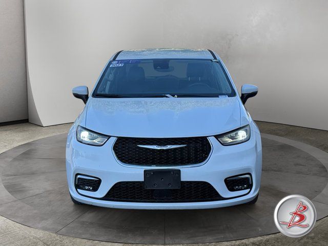Used 2023 Chrysler Pacifica Touring-L FWD image 2