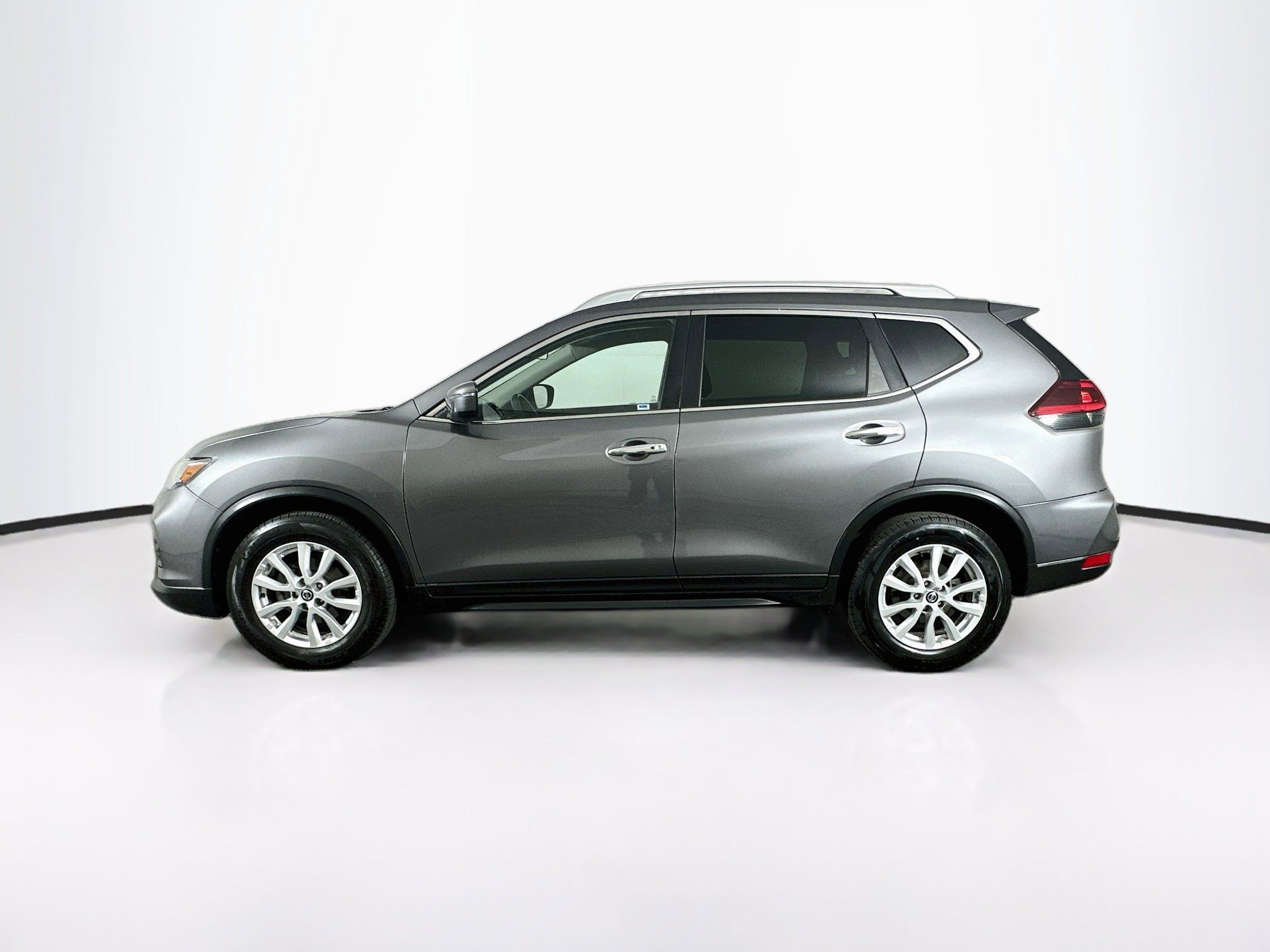Used 2019 Nissan Rogue SV FWD image 4