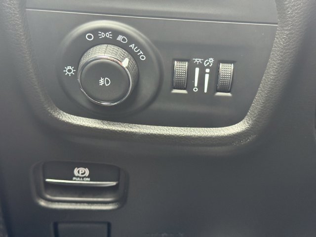 Used 2025 Jeep Grand Cherokee Summit AWD/4WD image 24