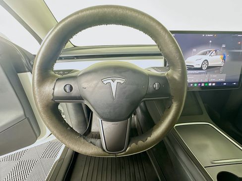 Used 2024 Tesla Model Y Long Range AWD/4WD image 15