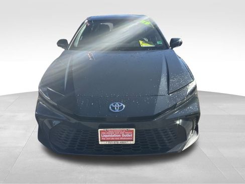 Used 2025 Toyota Camry SE image 2