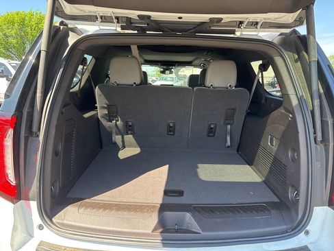 Used 2023 GMC Yukon XL SLT image 15