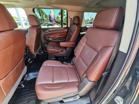 Used 2018 Chevrolet Suburban Premier AWD/4WD image 19