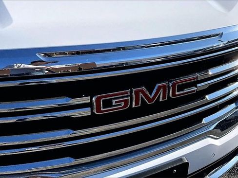 Used 2021 GMC Acadia SLT image 28