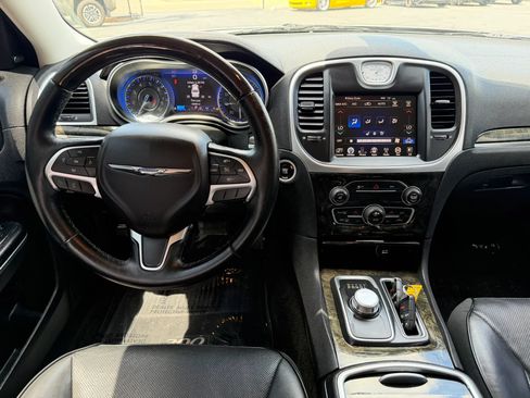 Used 2016 Chrysler 300 C RWD image 21