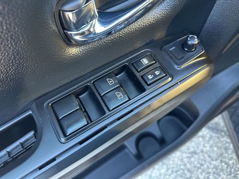 Used 2019 Nissan Titan SV w/ SV Convenience Package image 14