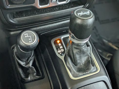 Used 2018 Jeep Wrangler Unlimited Sport S AWD/4WD image 12