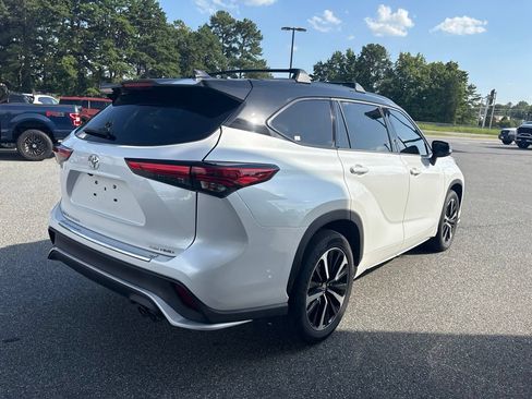 Used 2022 Toyota Highlander XSE AWD/4WD image 10