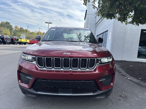 New 2025 Jeep Grand Cherokee Laredo X w/ Luxury Tech Group I image 9