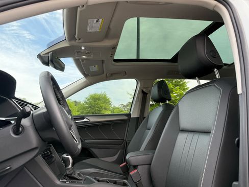 Used 2023 Volkswagen Tiguan SE FWD image 22
