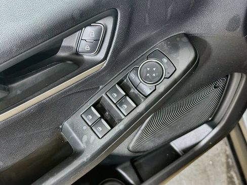 Used 2022 Ford Escape SE FWD image 18