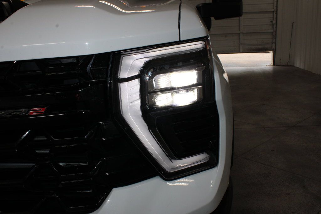 Used 2025 Chevrolet Silverado 2500 ZR2 w/ Technology Package AWD/4WD image 14