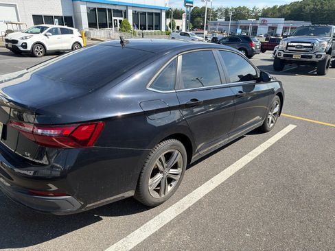 Used 2022 Volkswagen Jetta SE FWD image 3