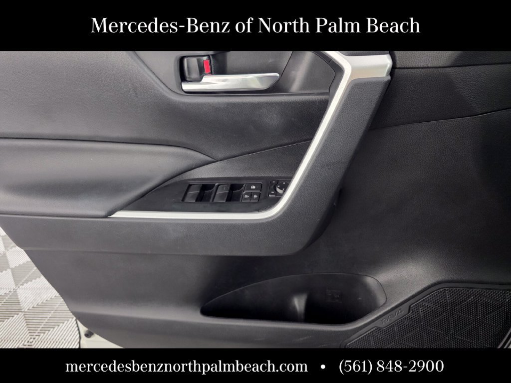 Used 2021 Toyota RAV4 XLE w/ Convenience Package FWD image 23