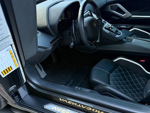 Used 2017 Lamborghini Aventador S image 16