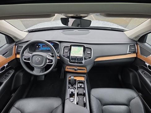 Certified 2023 Volvo XC90 T8 Plus w/ Protection Package Premier image 5