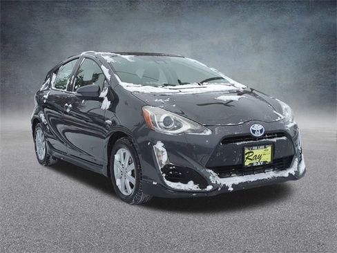 Used 2017 Toyota Prius C Two image 3