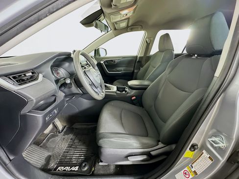 Used 2019 Toyota RAV4 LE image 13