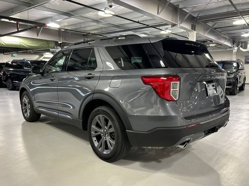 Used 2022 Ford Explorer XLT w/ Equipment Group 202A AWD/4WD image 4