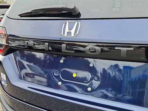 New 2025 Honda Pilot EX-L image 5