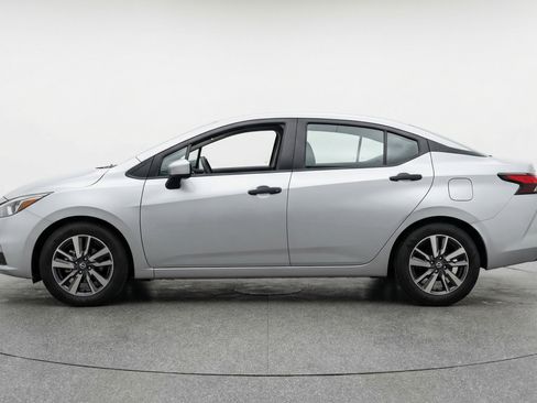 Used 2025 Nissan Versa SV image 5