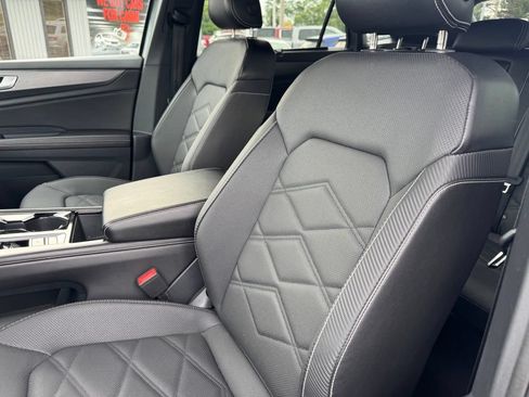 Used 2024 Volkswagen Atlas Cross Sport SE AWD/4WD image 13