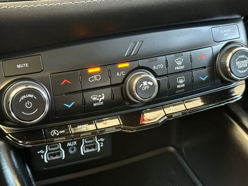 Used 2022 Dodge Durango SXT image 23