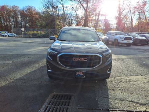 Used 2019 GMC Terrain SLE w/ Driver Convenience Package image 2