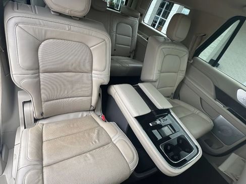 Used 2019 Lincoln Navigator Reserve AWD/4WD image 43