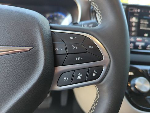 Used 2024 Chrysler Voyager LX FWD image 38