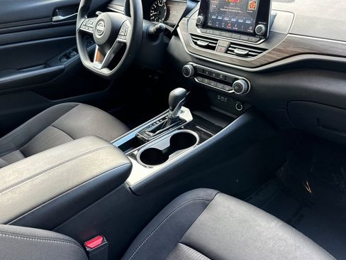 Used 2024 Nissan Altima 2.5 SV image 16