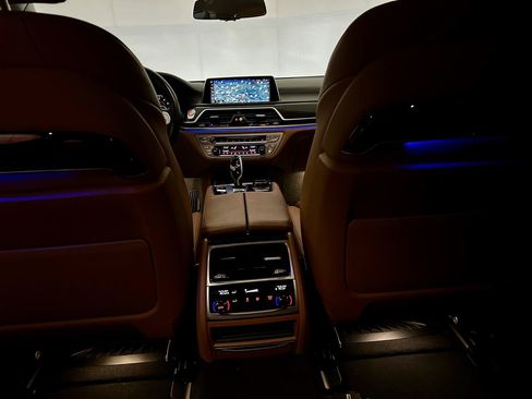 Used 2017 BMW 740i RWD image 39