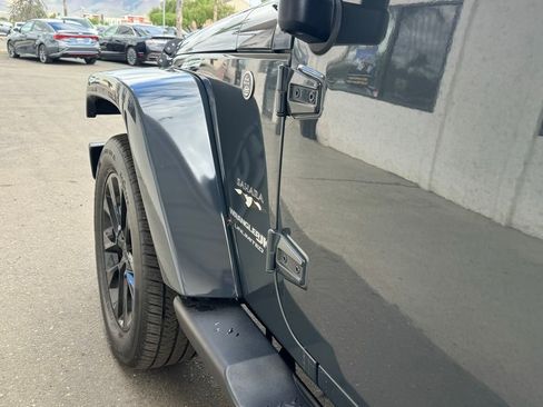 Used 2018 Jeep Wrangler Unlimited Sahara w/ Connectivity Group image 10