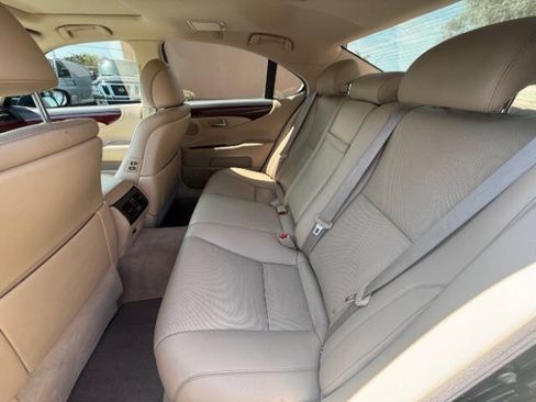 Used 2008 Lexus LS 460 w/ Comfort Pkg RWD image 18