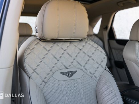 Used 2022 Bentley Bentayga image 38