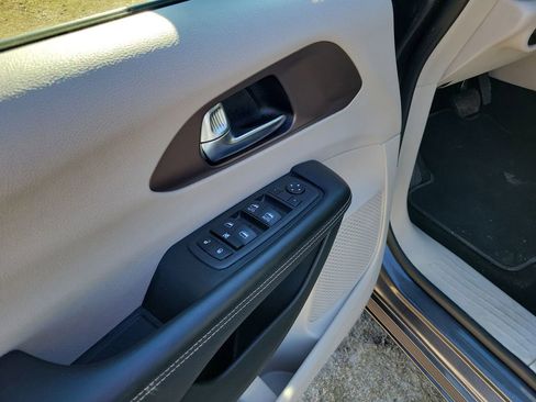 Used 2023 Chrysler Voyager LX FWD image 13