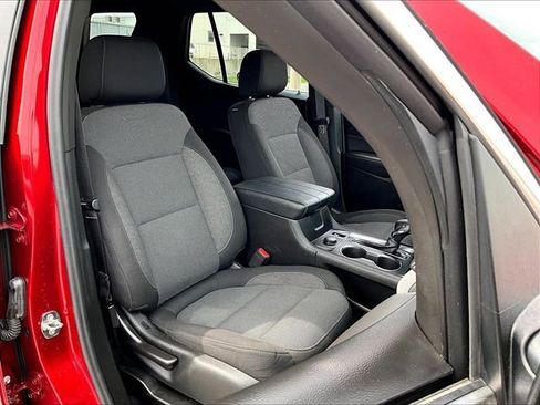 Used 2023 Chevrolet Traverse LT image 11