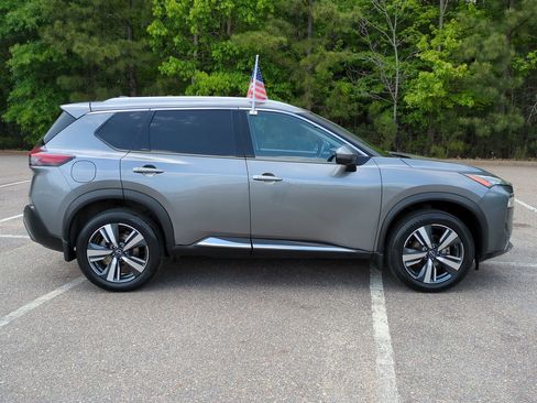 Used 2023 Nissan Rogue SL AWD/4WD image 3