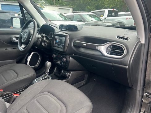 Used 2020 Jeep Renegade Latitude FWD image 18