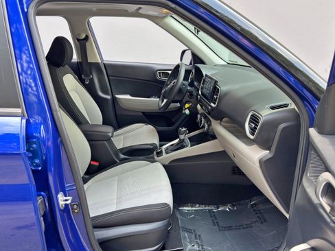 Used 2023 Hyundai Venue SEL FWD image 15