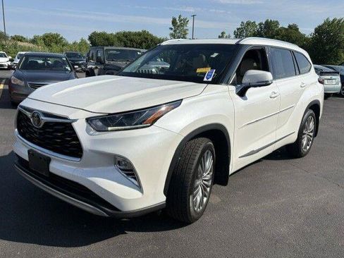 Certified 2021 Toyota Highlander Platinum AWD/4WD image 7