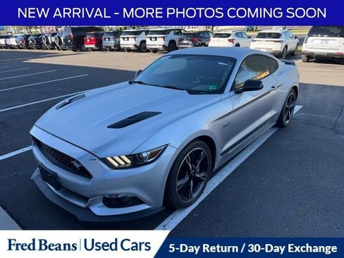 Used 2017 Ford Mustang GT Premium w/ Equipment Group 401A RWD image 3