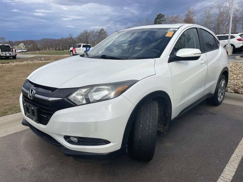Used 2016 Honda HR-V EX image 2