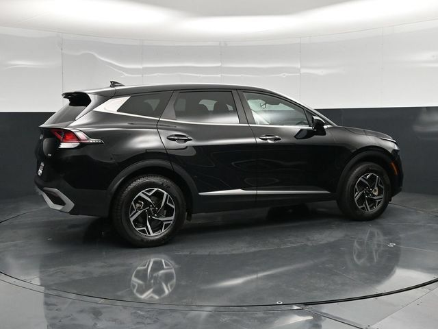 Used 2025 Kia Sportage LX AWD/4WD image 4
