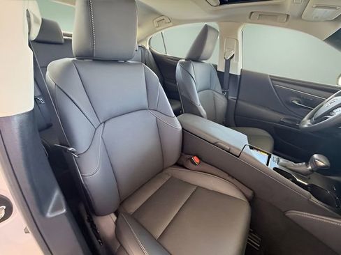 Used 2024 Lexus ES 350 w/ Premium Package image 30
