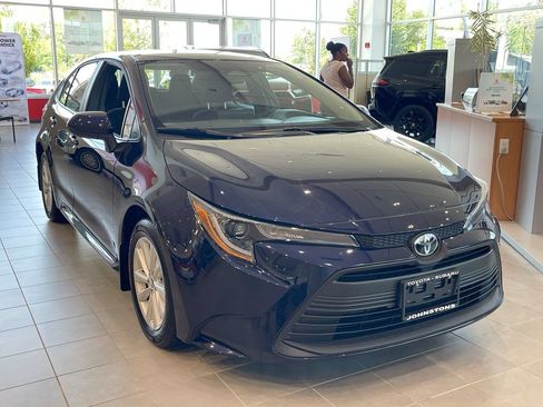 Used 2026 Toyota Corolla LE w/ LE Premium Package FWD image 2