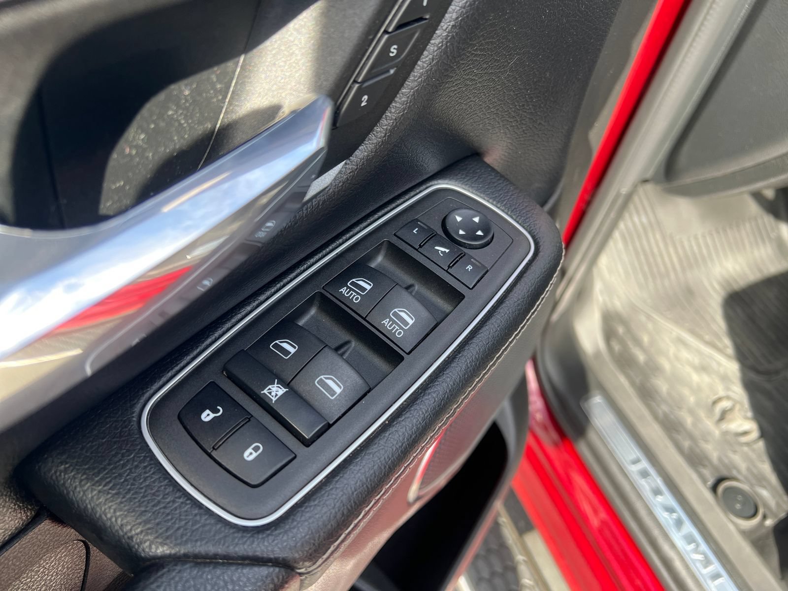 Used 2022 RAM 1500 Laramie AWD/4WD image 12